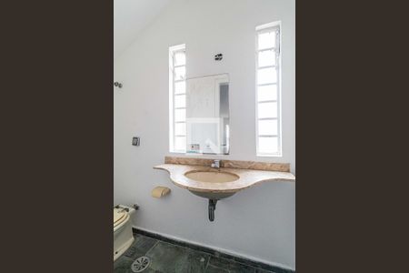 Lavabo de casa para alugar com 4 quartos, 159m² em Caxingui, São Paulo