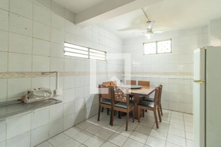Casa à venda com 244m², 7 quartos e 6 vagasCozinha e área de serviço - Casa 2