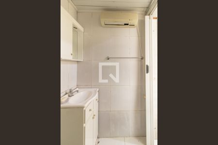 Casa à venda com 244m², 7 quartos e 6 vagasBanheiro Corredor - Casa 2