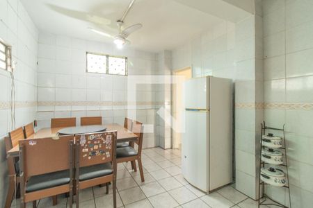 Casa à venda com 244m², 7 quartos e 6 vagasCozinha e área de serviço - Casa 2