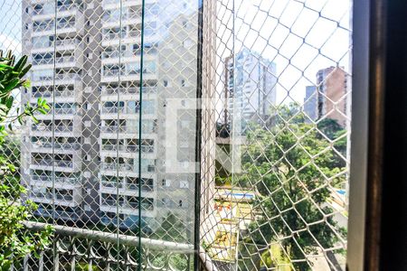Apartamento à venda com 82m², 3 quartos e 2 vagasQuarto 1 - Vista