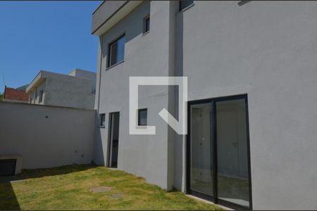 Casa de condomínio à venda com 142m², 4 quartos e 2 vagasQuintal