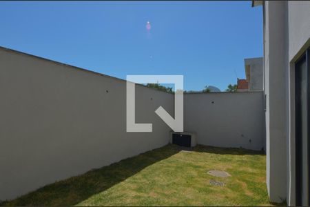 Casa de condomínio à venda com 142m², 4 quartos e 2 vagasQuintal