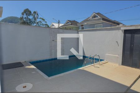 Casa de condomínio à venda com 142m², 4 quartos e 2 vagasÁrea externa