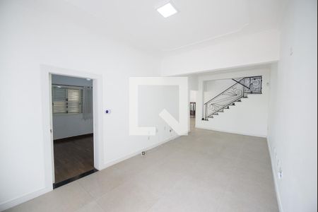 Sala de casa para alugar com 3 quartos, 330m² em Centro, Taubaté