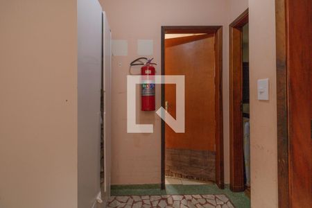 Casa para alugar com 250m², 6 quartos e 5 vagas Casa para alugar com 250m², 6 quartos e 5 vagasCorredor