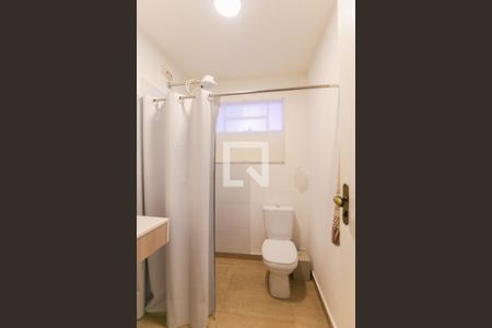 Banheiro de casa para alugar com 1 quarto, 49m² em Jardim das Esmeraldas, Taboão da Serra