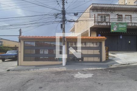 Casa para alugar com 69m², 3 quartos e 3 vagas Casa para alugar com 69m², 3 quartos e 3 vagasFachada