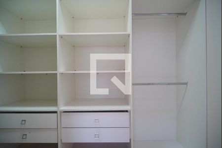 Casa para alugar com 220m², 3 quartos e 2 vagasCloset da suíte