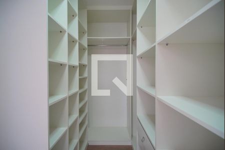 Casa para alugar com 220m², 3 quartos e 2 vagasCloset da suíte