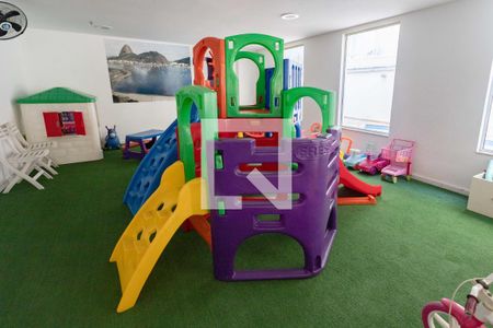 Apartamento para alugar com 75m², 2 quartos e 2 vagasÁrea comum - Playground