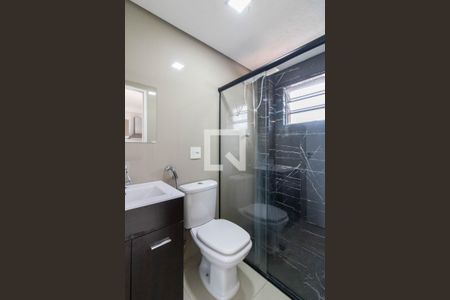 Banheiro de kitnet/studio para alugar com 0 quarto, 25m² em Jardim Adriana, Guarulhos