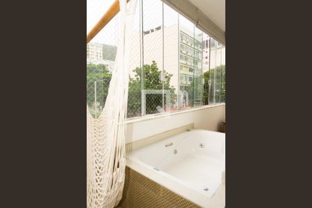 Apartamento à venda com 110m², 2 quartos e sem vagaVaranda