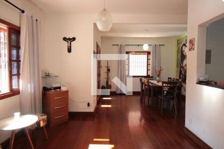 Sala de casa à venda com 4 quartos, 180m² em Itapoã, Belo Horizonte