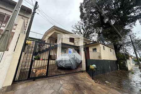 Casa de condomínio à venda com 240m², 3 quartos e 2 vagasFachada