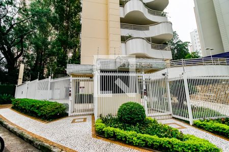 Apartamento à venda com 160m², 3 quartos e 3 vagas Apartamento à venda com 160m², 3 quartos e 3 vagasFachada e portaria