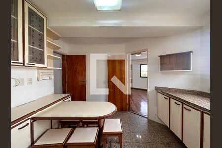 Apartamento para alugar com 163m², 4 quartos e 3 vagasCozinha