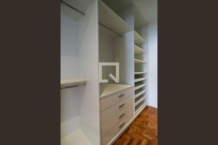 Apartamento à venda com 209m², 4 quartos e 2 vagasCloset do quarto 3