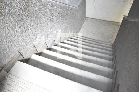 Apartamento para alugar com 99m², 3 quartos e sem vagaEscada