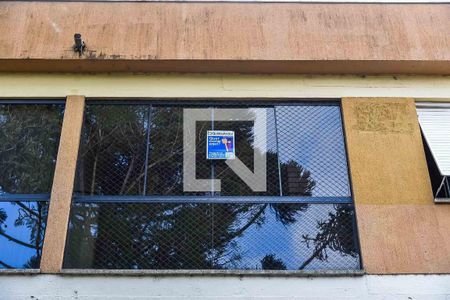 Apartamento à venda com 60m², 2 quartos e 1 vaga Apartamento à venda com 60m², 2 quartos e 1 vagaPlaquinha instalada na janela do imóvel