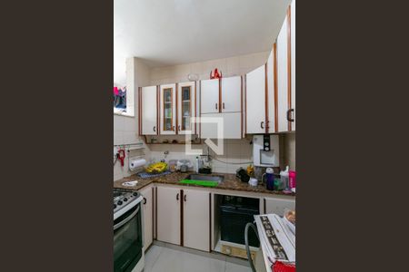 Apartamento à venda com 186m², 4 quartos e 2 vagas Apartamento à venda com 186m², 4 quartos e 2 vagasCozinha e Área de Serviço