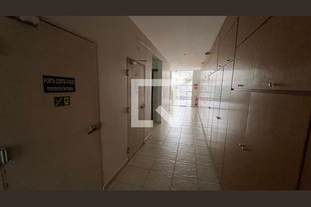 Apartamento à venda com 100m², 2 quartos e 2 vagasHall social