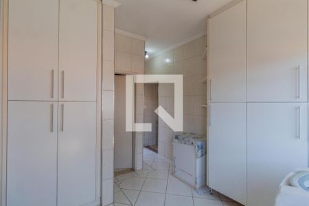 Casa à venda com 370m², 2 quartos e 3 vagas Casa à venda com 370m², 2 quartos e 3 vagasÁrea de Serviço