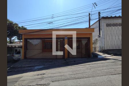 Casa à venda com 370m², 2 quartos e 3 vagas Casa à venda com 370m², 2 quartos e 3 vagasFachada