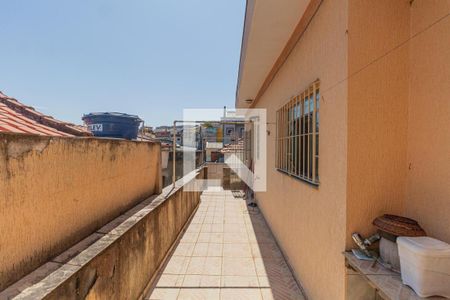 Casa à venda com 370m², 2 quartos e 3 vagas Casa à venda com 370m², 2 quartos e 3 vagasCorredor Externo