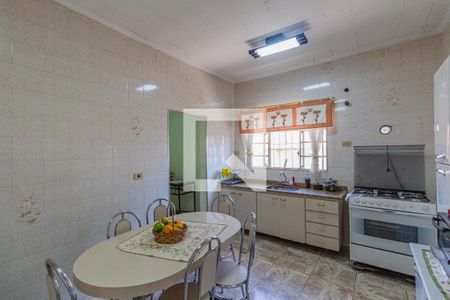 Casa à venda com 370m², 2 quartos e 3 vagas Casa à venda com 370m², 2 quartos e 3 vagasCozinha