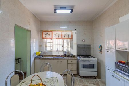 Casa à venda com 370m², 2 quartos e 3 vagas Casa à venda com 370m², 2 quartos e 3 vagasCozinha