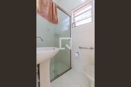 Casa à venda com 370m², 2 quartos e 3 vagas Casa à venda com 370m², 2 quartos e 3 vagasBanheiro de Serviço