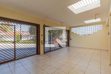 Casa à venda com 370m², 2 quartos e 3 vagas Casa à venda com 370m², 2 quartos e 3 vagasGaragem