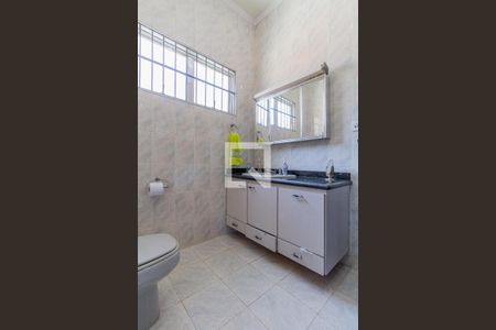 Casa à venda com 370m², 2 quartos e 3 vagas Casa à venda com 370m², 2 quartos e 3 vagasBanheiro