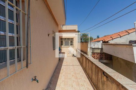 Casa à venda com 370m², 2 quartos e 3 vagas Casa à venda com 370m², 2 quartos e 3 vagasCorredor Externo