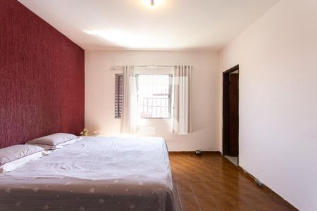 Casa à venda com 180m², 3 quartos e 3 vagasSuíte