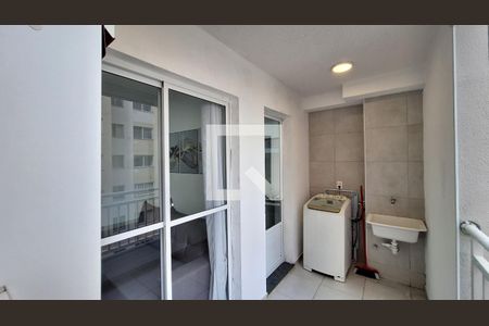 Varanda e área de serviço de apartamento para alugar com 2 quartos, 47m² em Várzea da Barra Funda, São Paulo