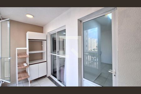 Varanda e área de serviço de apartamento para alugar com 2 quartos, 47m² em Várzea da Barra Funda, São Paulo