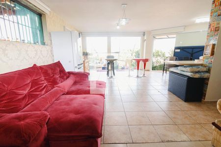 Casa à venda com 374m², 5 quartos e 5 vagasÁrea comum - Salão de festas