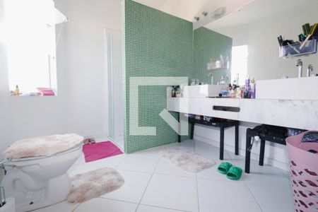 Casa à venda com 374m², 5 quartos e 5 vagasBanheiro 2