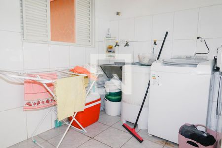 Casa à venda com 374m², 5 quartos e 5 vagasLavanderia