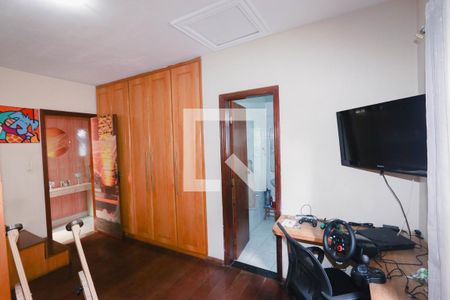 Casa à venda com 374m², 5 quartos e 5 vagasQuarto 3