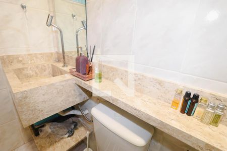 Casa à venda com 374m², 5 quartos e 5 vagasBanheiro 4