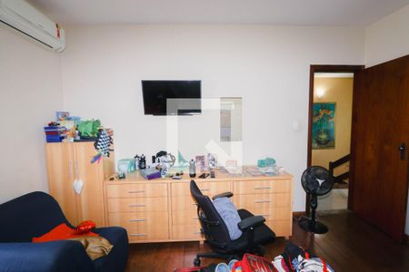 Casa à venda com 374m², 5 quartos e 5 vagasQuarto 2