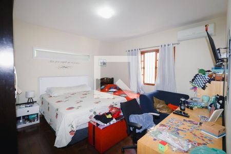 Casa à venda com 374m², 5 quartos e 5 vagasQuarto 2