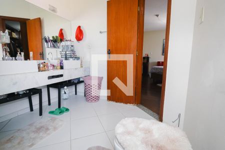 Casa à venda com 374m², 5 quartos e 5 vagasBanheiro 2