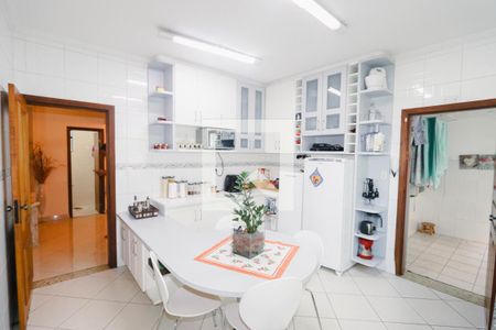 Casa à venda com 374m², 5 quartos e 5 vagasCozinha