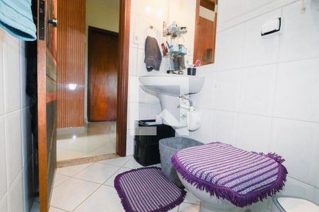 Casa à venda com 374m², 5 quartos e 5 vagasBanheiro 3