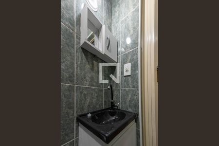 Casa à venda com 60m², 2 quartos e sem vaga Casa à venda com 60m², 2 quartos e sem vagaBanheiro