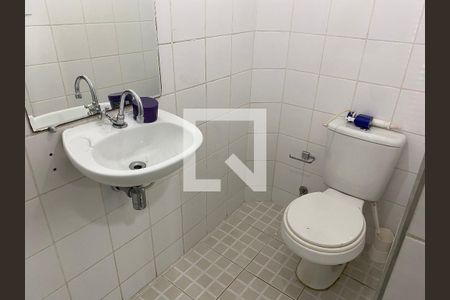 Casa de condomínio à venda com 170m², 3 quartos e 3 vagasBanheiro de serviço